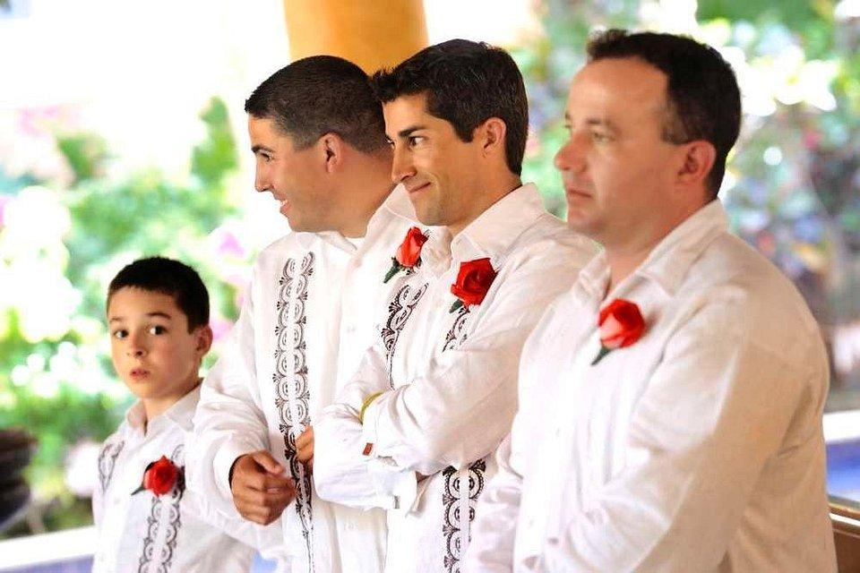 How to Dress Stylishly and Comfortably for a Beach Wedding