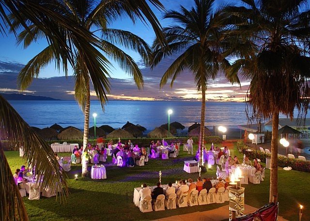 4 Beach Wedding Dressing Mistakes to Avoid