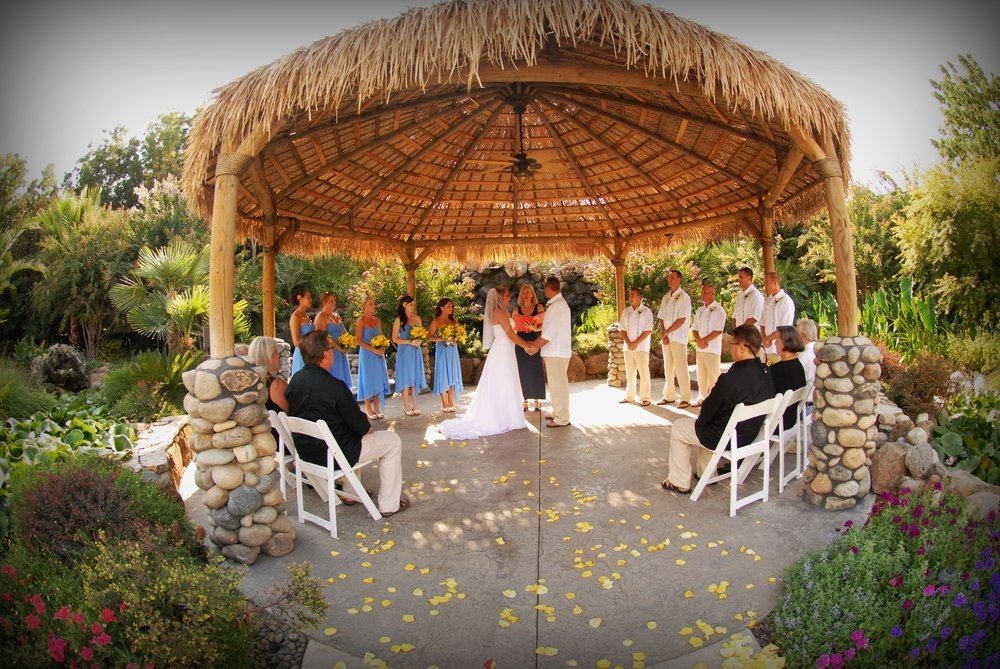 Top 5 Tips for Creating Your Beach Wedding Guest List