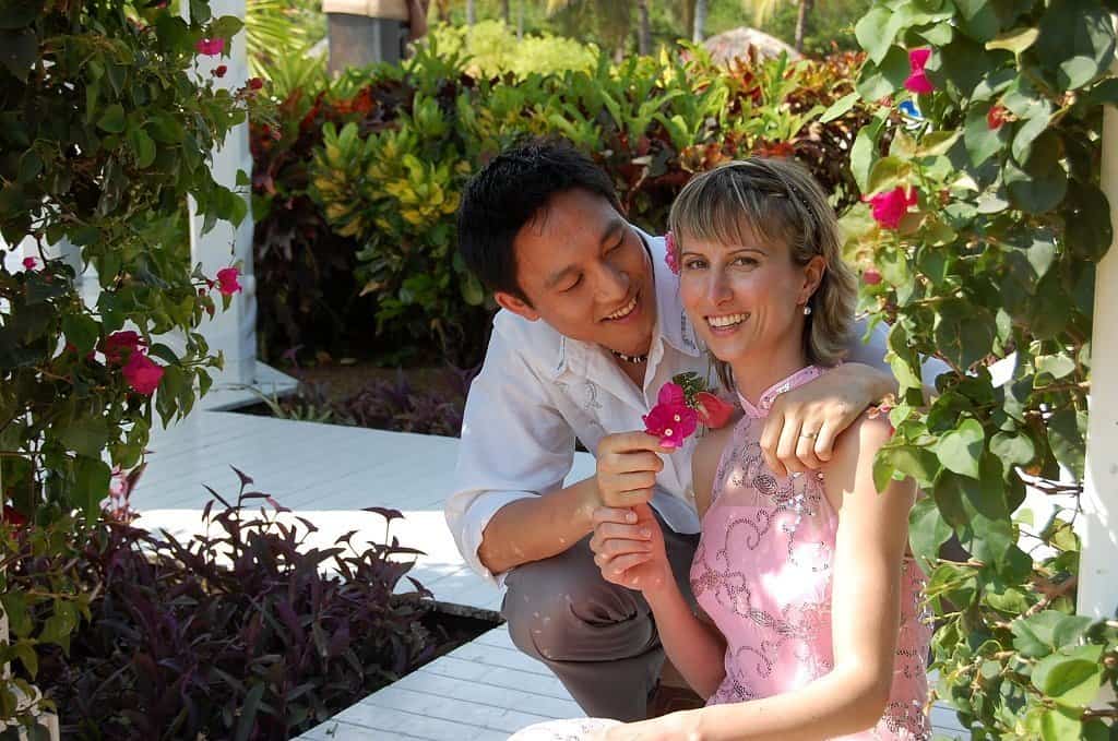 The Bare Necessities for a Beach Wedding Reception