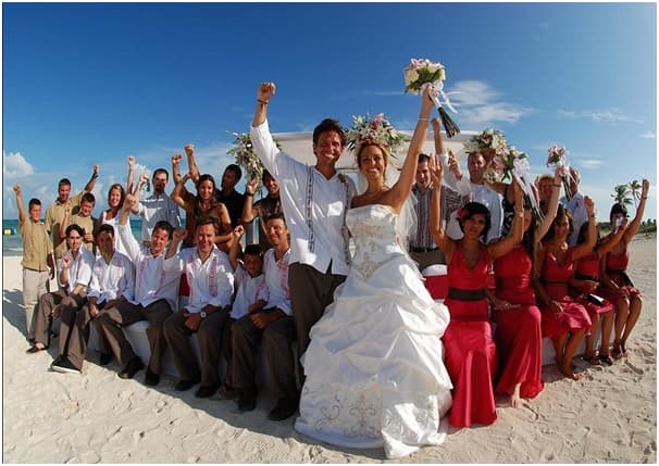 Dressing the Groom for a Beach Wedding: A Guide to the Perfect Tropical Wedding Look