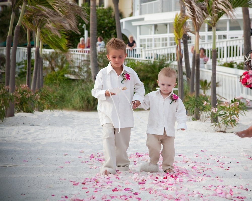 Ideas to Make Your Beach Wedding Guests Comfortable
