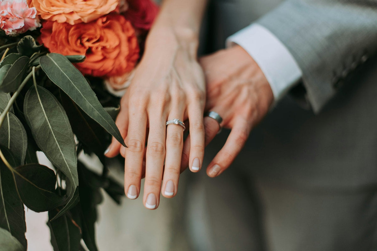 Suit Up or Dress Down? Men’s Fashion Guide to Beach Wedding Outfits